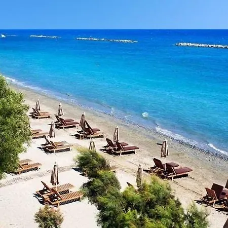 1 Bedroom Flat, Prime Location Near Sea, Sleeps 4 * Limassol