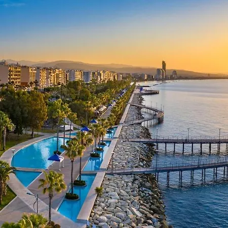 Apartmán 1 Bedroom Flat, Prime Location Near Sea, Sleeps 4 *