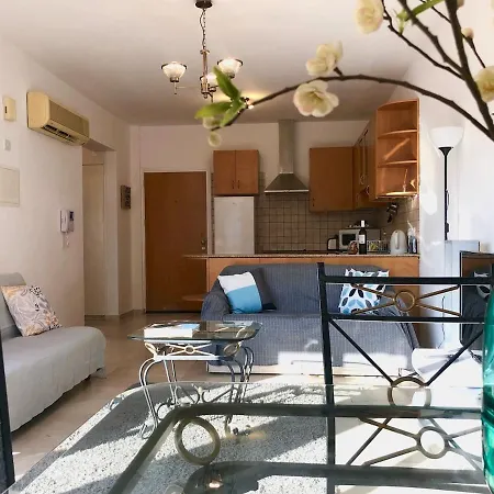 1 Bedroom Flat, Prime Location Near Sea, Sleeps 4 Apartment