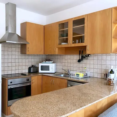 1 Bedroom Flat, Prime Location Near Sea, Sleeps 4 * Limassol