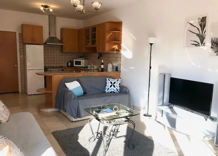 1 Bedroom Flat, Prime Location Near Sea, Sleeps 4 Apartamento