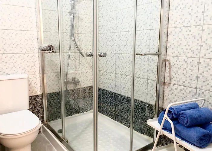 1 Bedroom Flat, Prime Location Near Sea, Sleeps 4