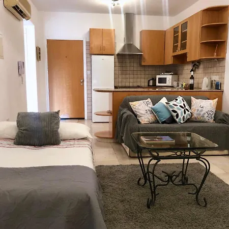 Apartament 1 Bedroom Flat, Prime Location Near Sea, Sleeps 4 Limassol