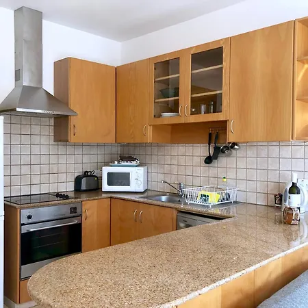 Apartament 1 Bedroom Flat, Prime Location Near Sea, Sleeps 4 Limassol