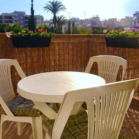 Apartament 1 Bedroom Flat, Prime Location Near Sea, Sleeps 4 Limassol